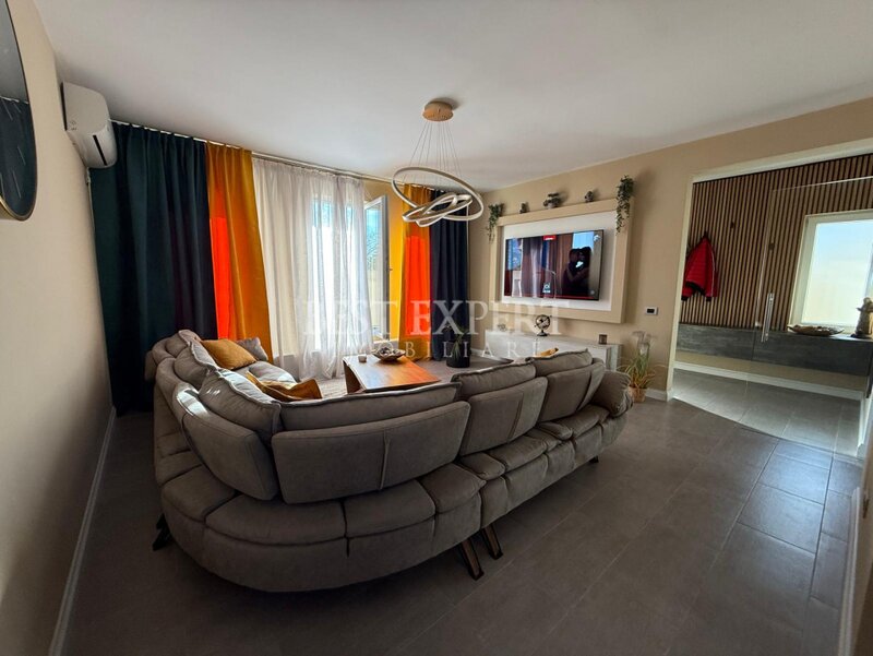 Casa tip duplex eleganta si complet utilata, confort, rafinament si liniste.