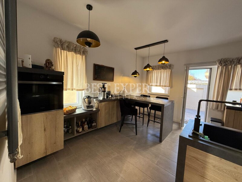 Casa tip duplex eleganta si complet utilata, confort, rafinament si liniste.