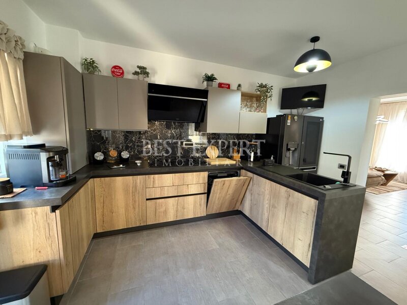 Casa tip duplex eleganta si complet utilata, confort, rafinament si liniste.