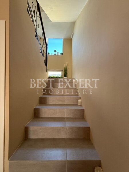 Casa tip duplex eleganta si complet utilata, confort, rafinament si liniste.